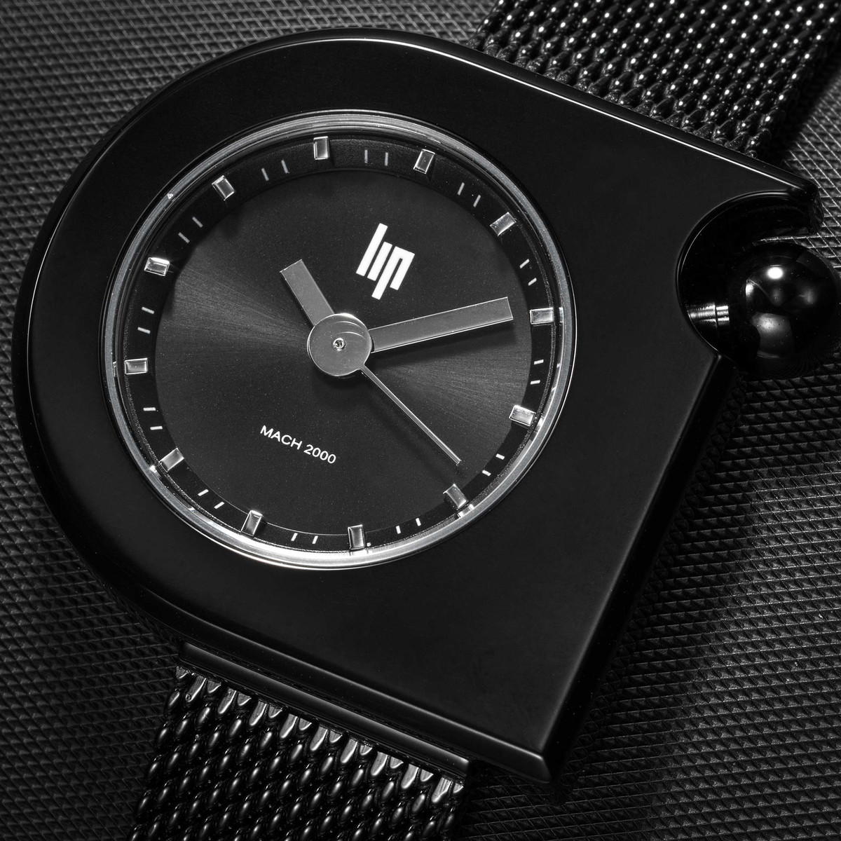 Montre LIP Mach 2000 Mini Moon femme acier noir bracelet métal noir