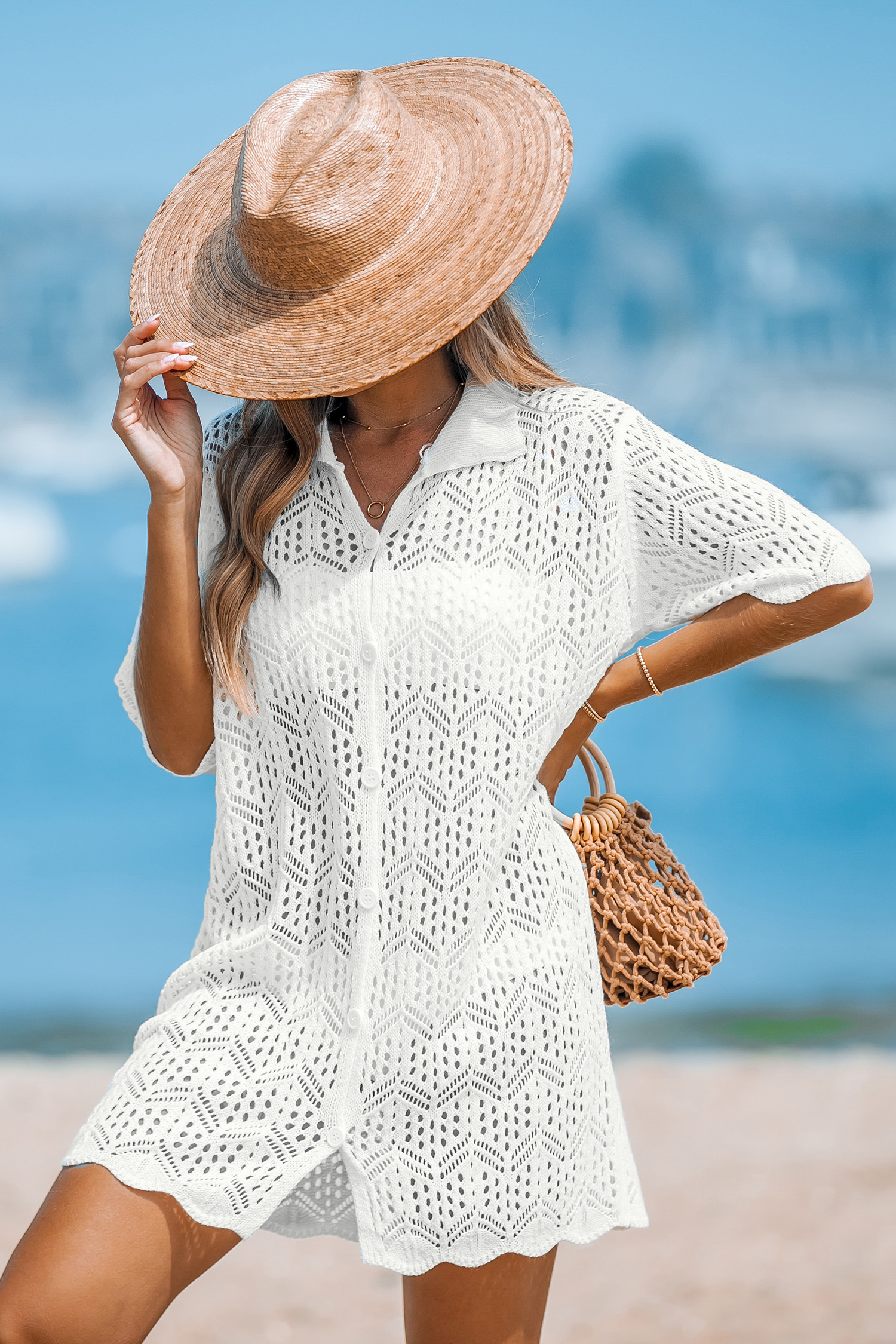 Robe cover up en crochet festonnée