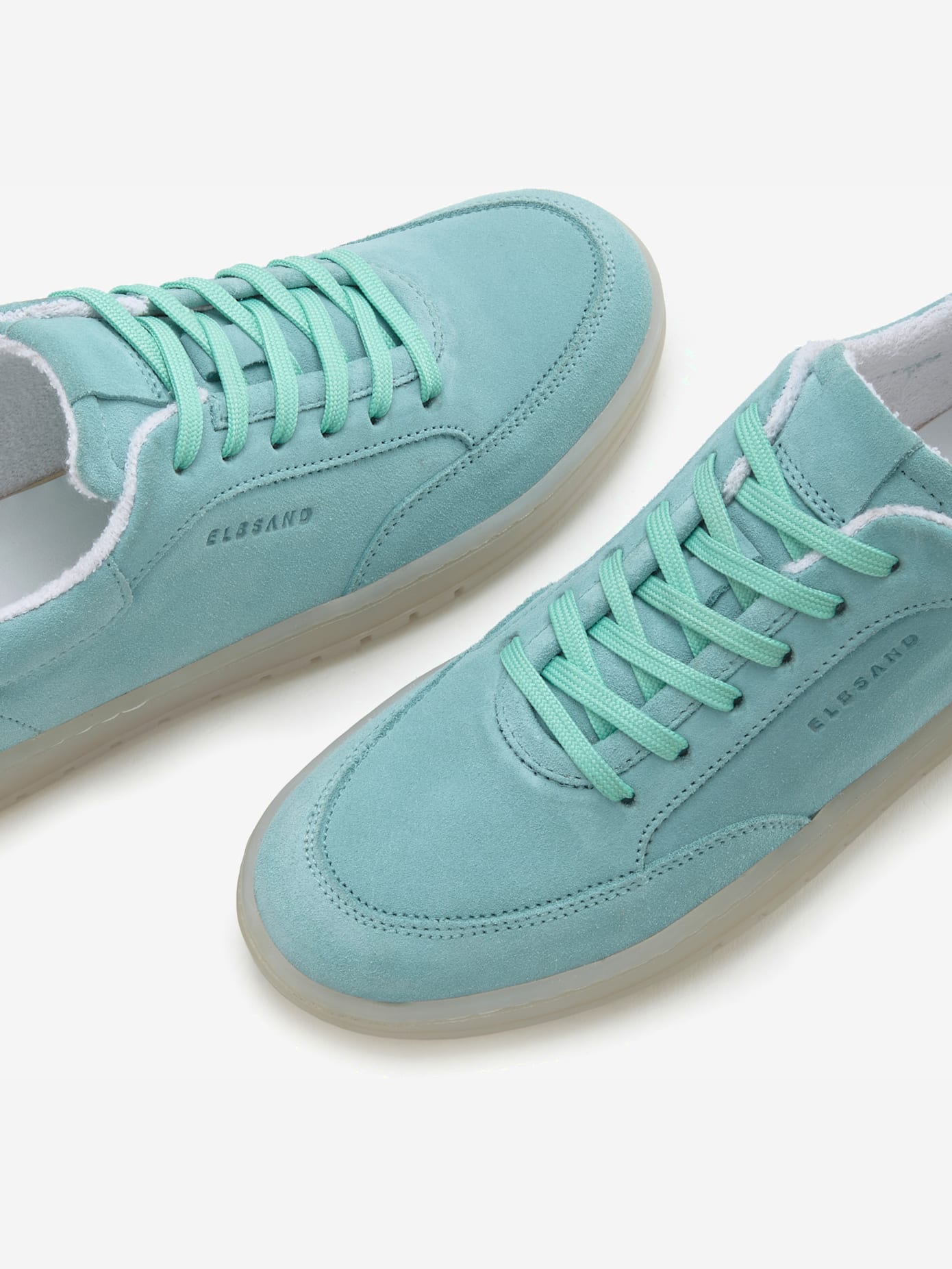 Baskets sneakers tendance et confortables en cuir doux de qualité