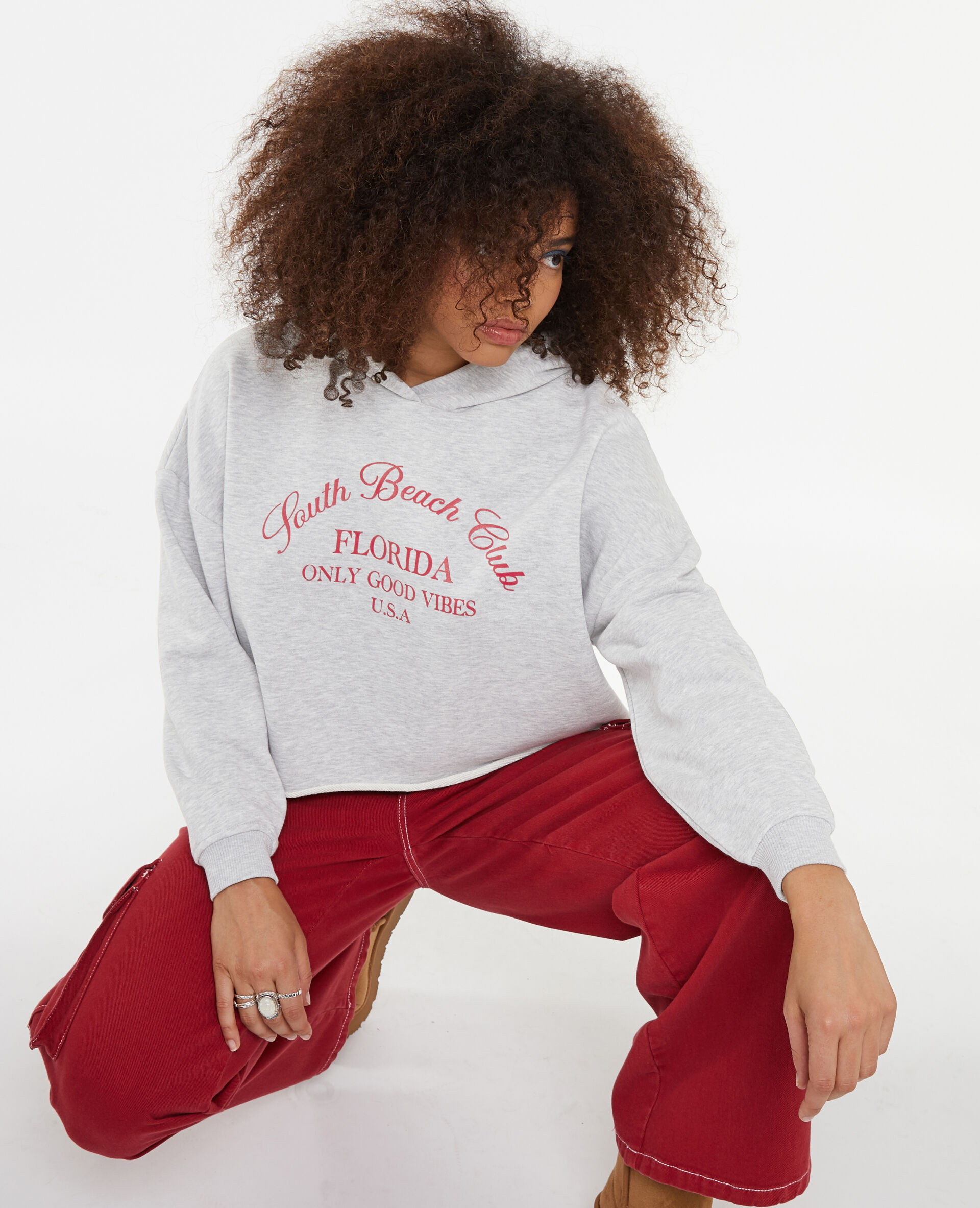 Sweat capuche cropped avec print devant - Gris chiné
