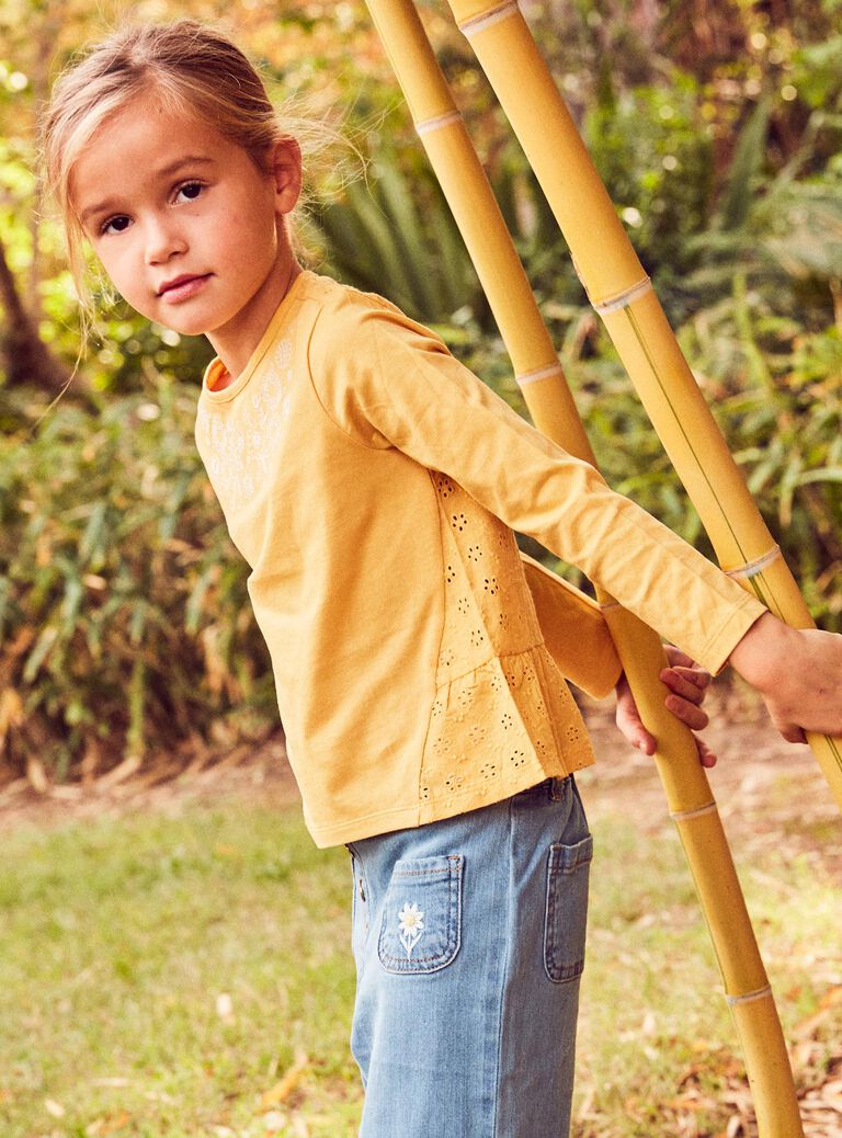 T-shirt jaune mimosa à broderies fleuries