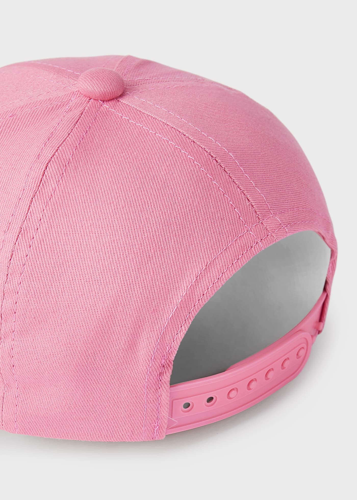 Boné com bordado para menina