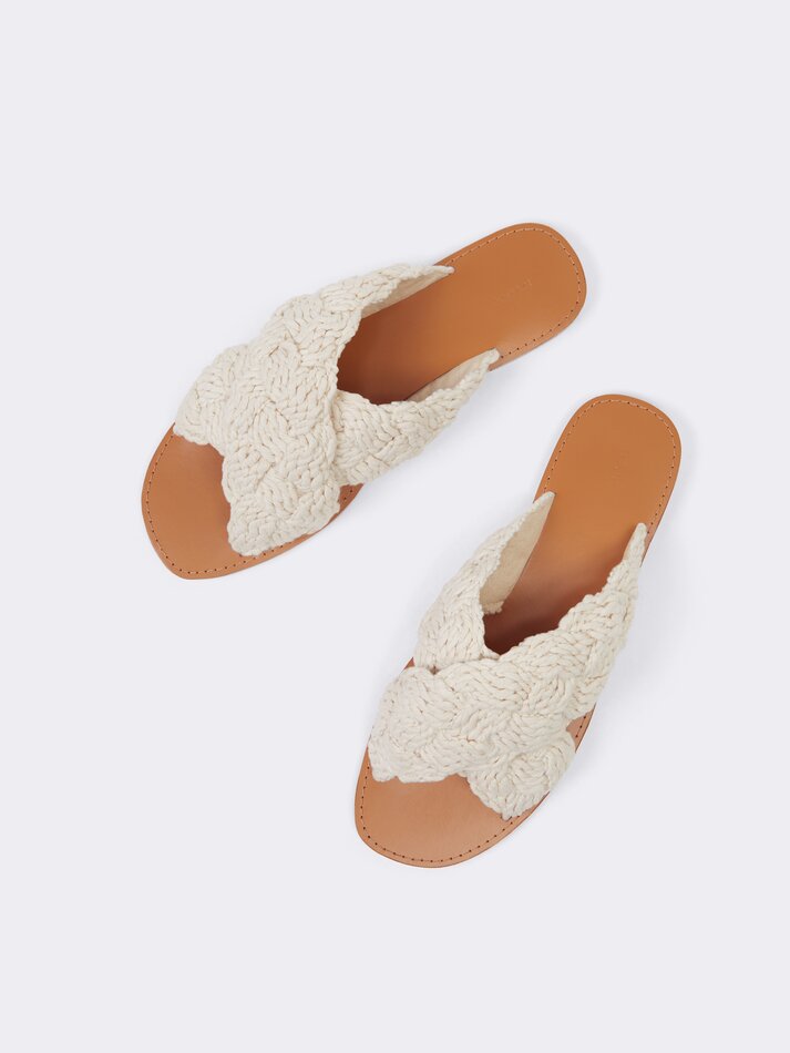 Sandália trançada com tiras cruzadas - Branco-creme