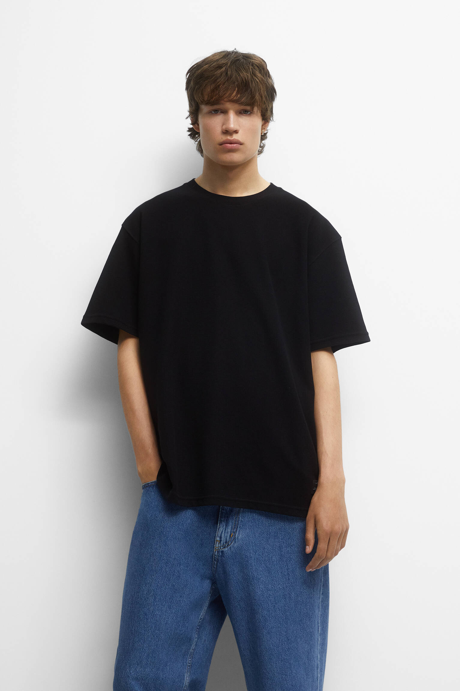 CAMISETA ESTRUTURADA DE MANGA CURTA - PRETA