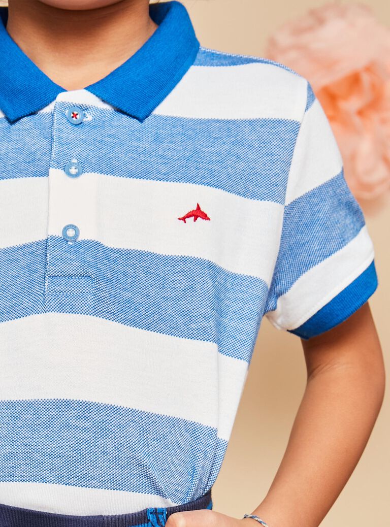 Polo bleu à imprimé à rayures