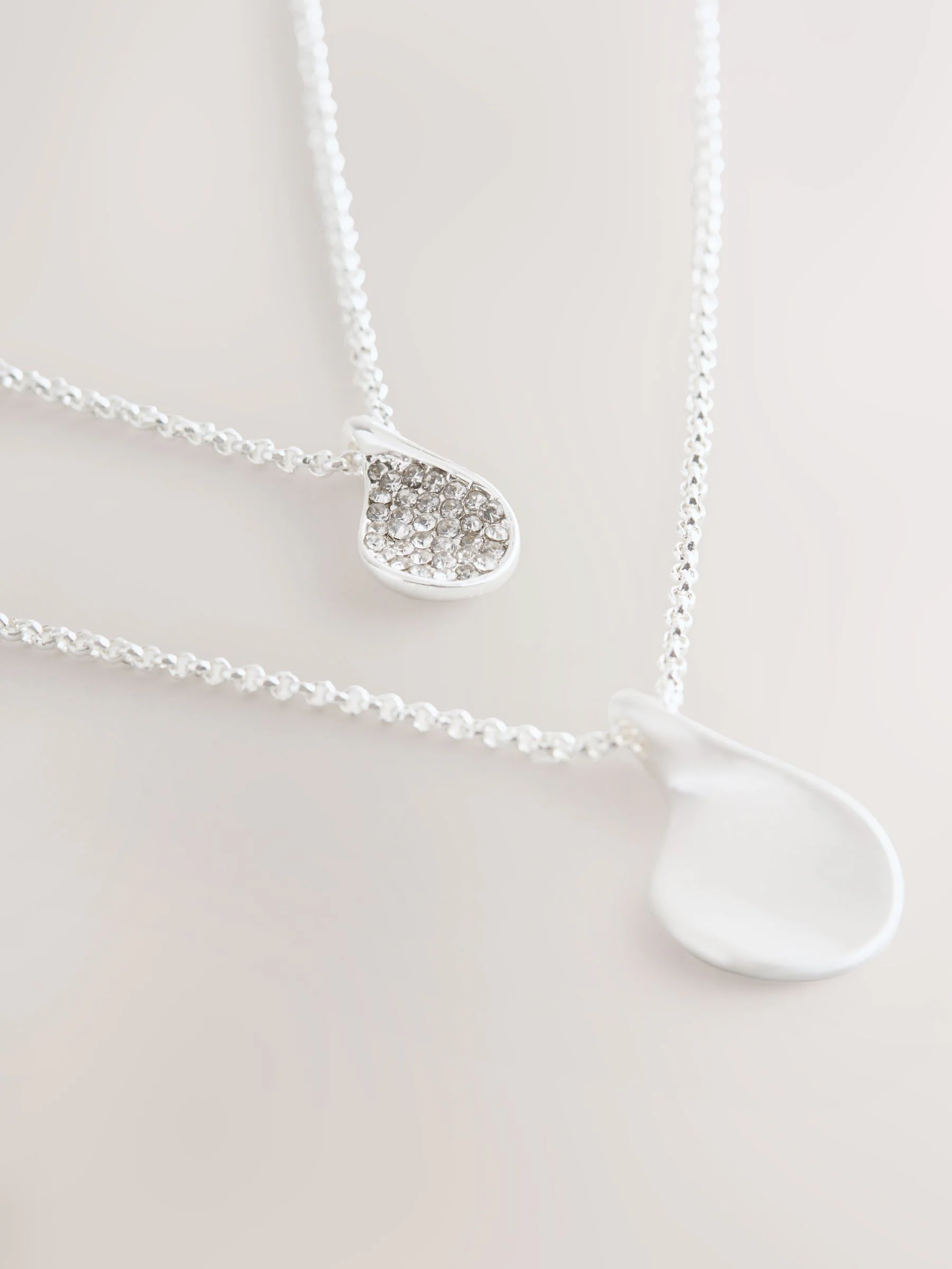 Zilverkleurig - Gelaagde ketting met glinsterende blaadjes