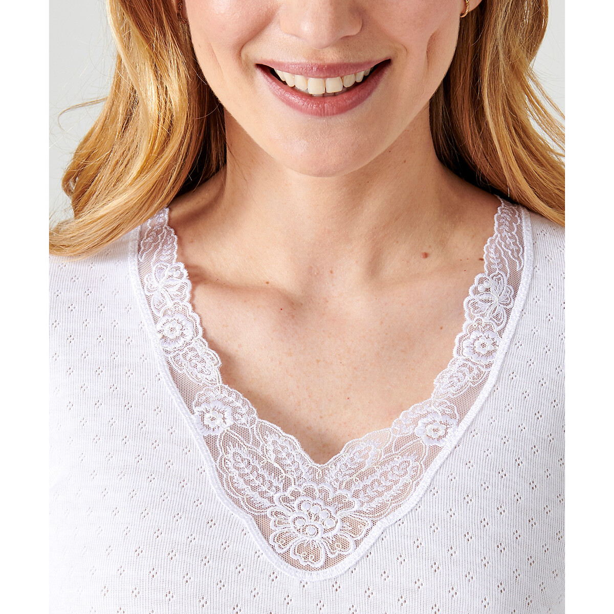 Camiseta DAMART com decote em renda, tecnologia Thermolactyl Fancy Warmth (nível de aquecimento 4).