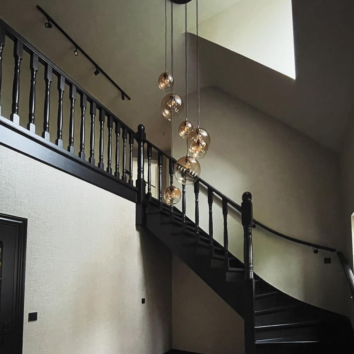 Smart hanglamp donkerbrons met amber glas 7-lichts incl. 7 Wifi A60 - Sandra