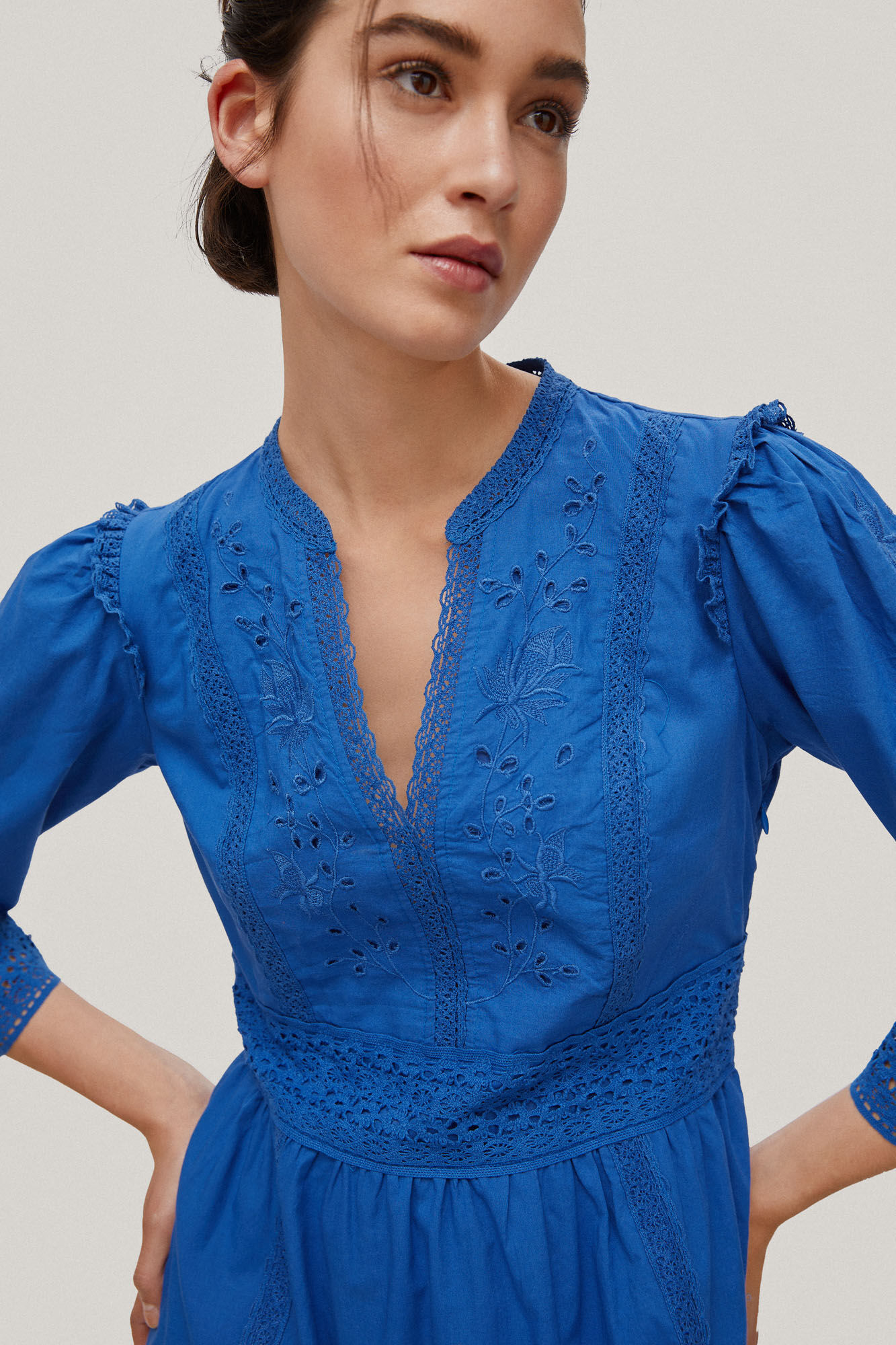 Vestido curto com detalhes - Turquesa