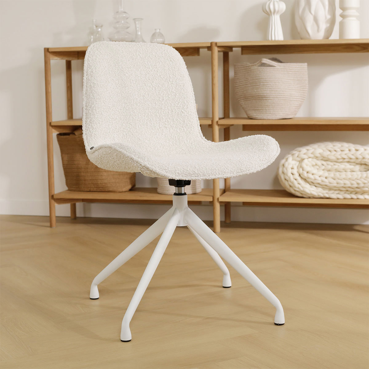 Eetkamerstoel Nola-Fé bouclé beige - wit onderstel