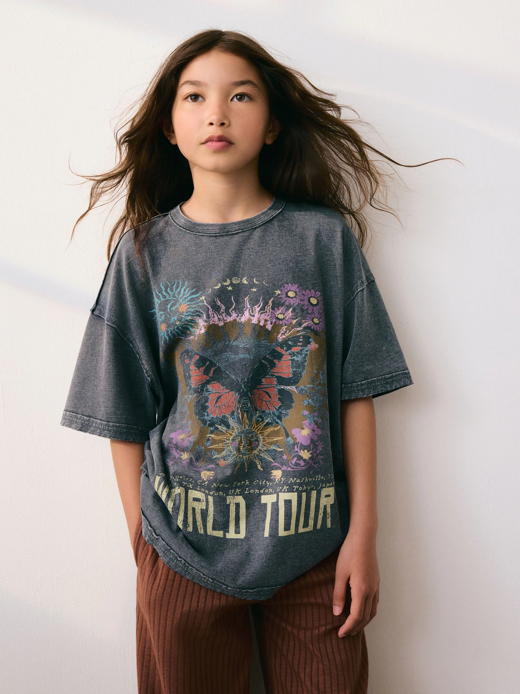 Zwarte wassing - Oversized T-shirt met grafische print (3-16jr)