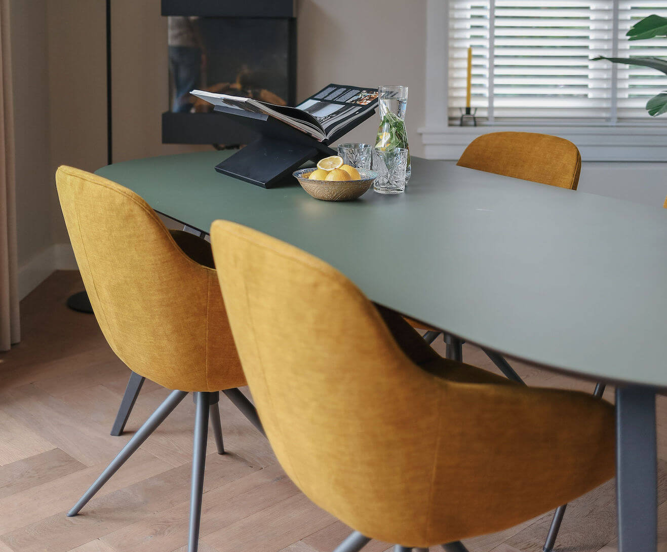 They & Me eettafel Joy – plat ovaal – HPL Zucchini 200 x 100 x 75 cm | HPL Zucchini | Verjongde Rand | Frame TM100 Antraciet