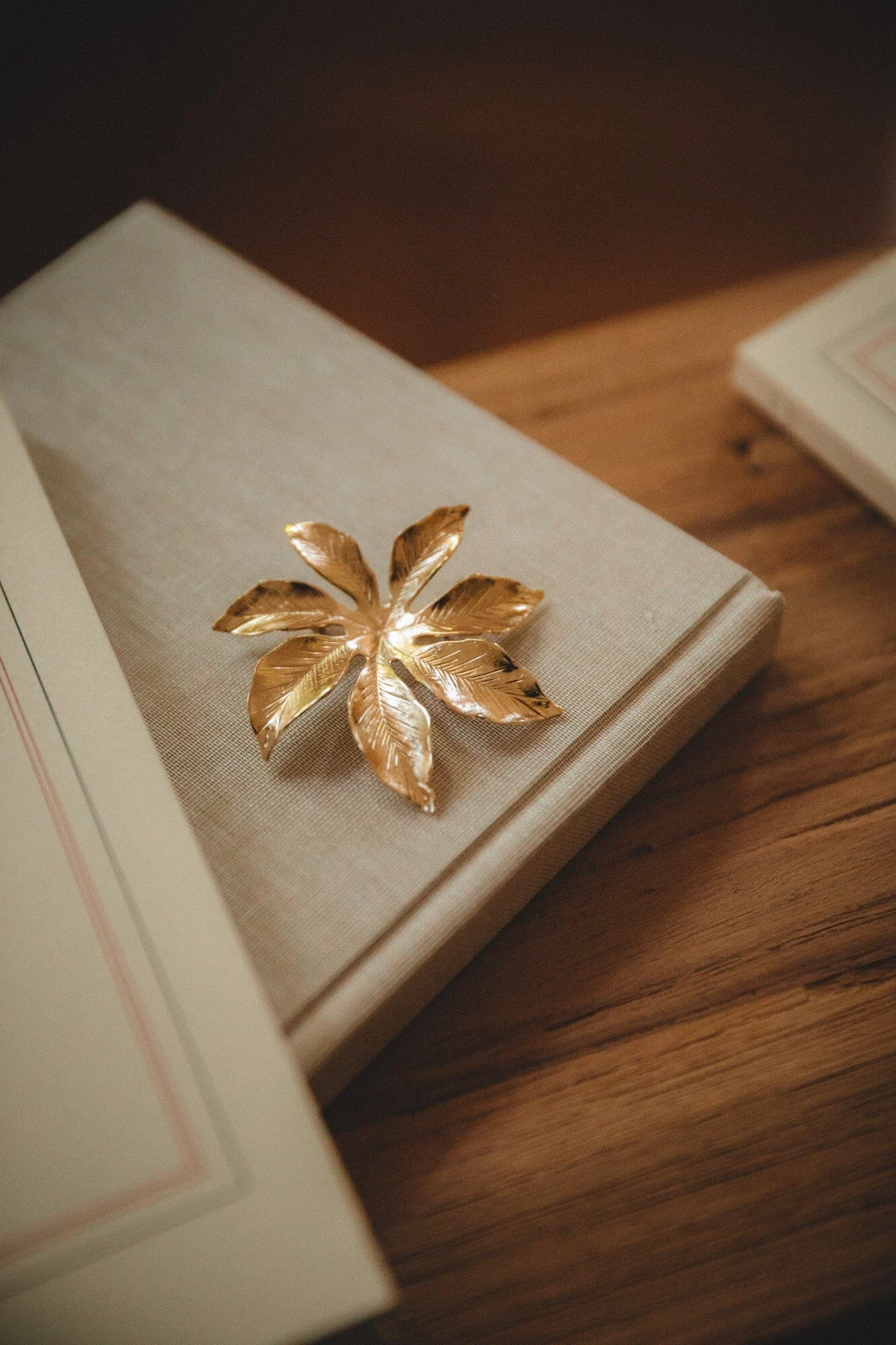 CHLORIS - Broche fleur plaqué argent | Doré