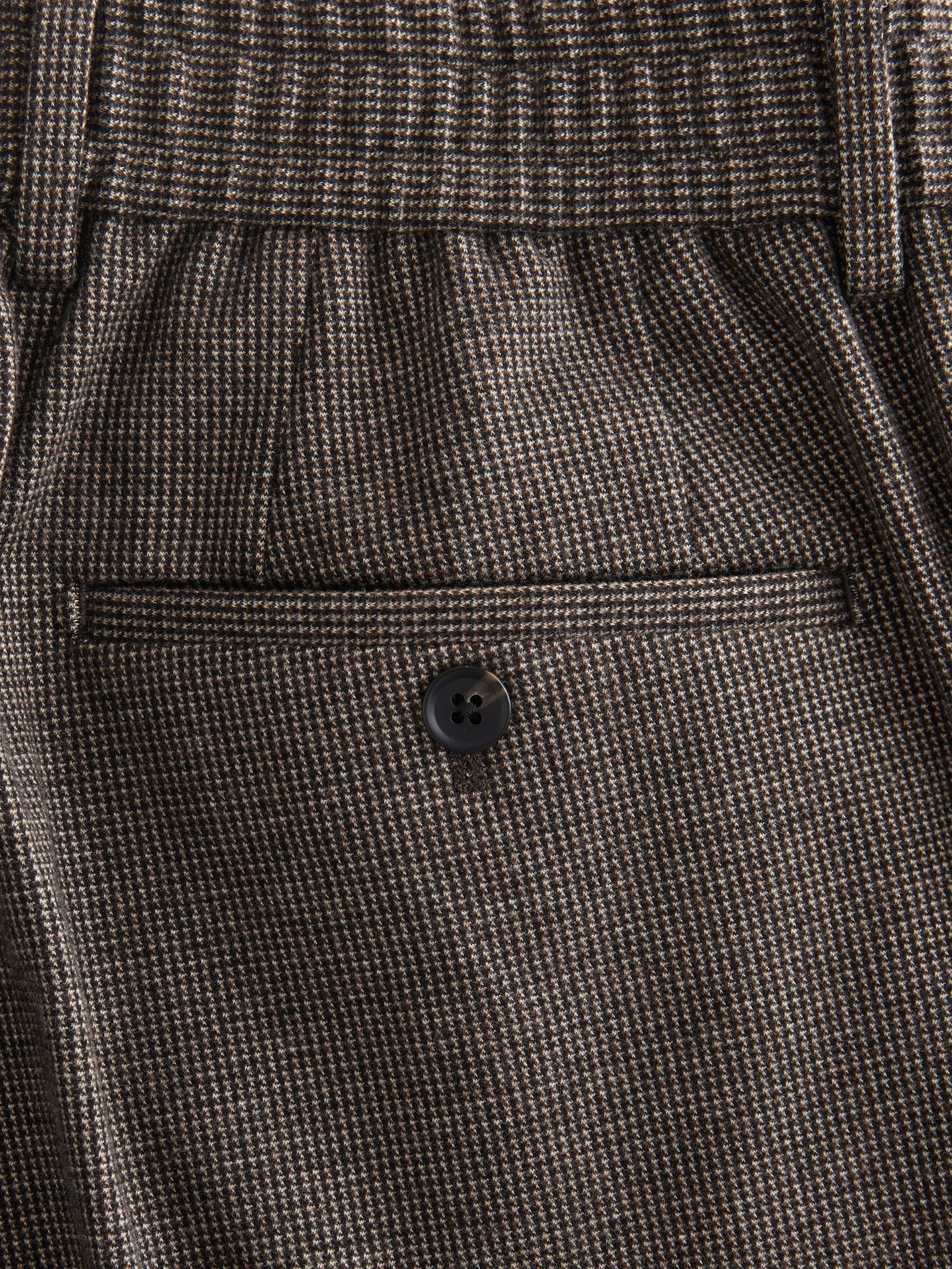 Bruin - Slim fit getextureerde broek met elastische achterkant en stretchy