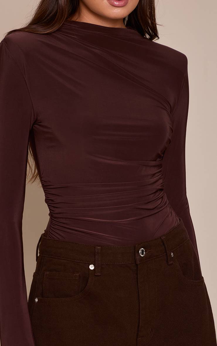 Deep Chocolate Body Manches Longues En Tissu Slinky Double Épaisseur Avec Détail Drapé Froncé
