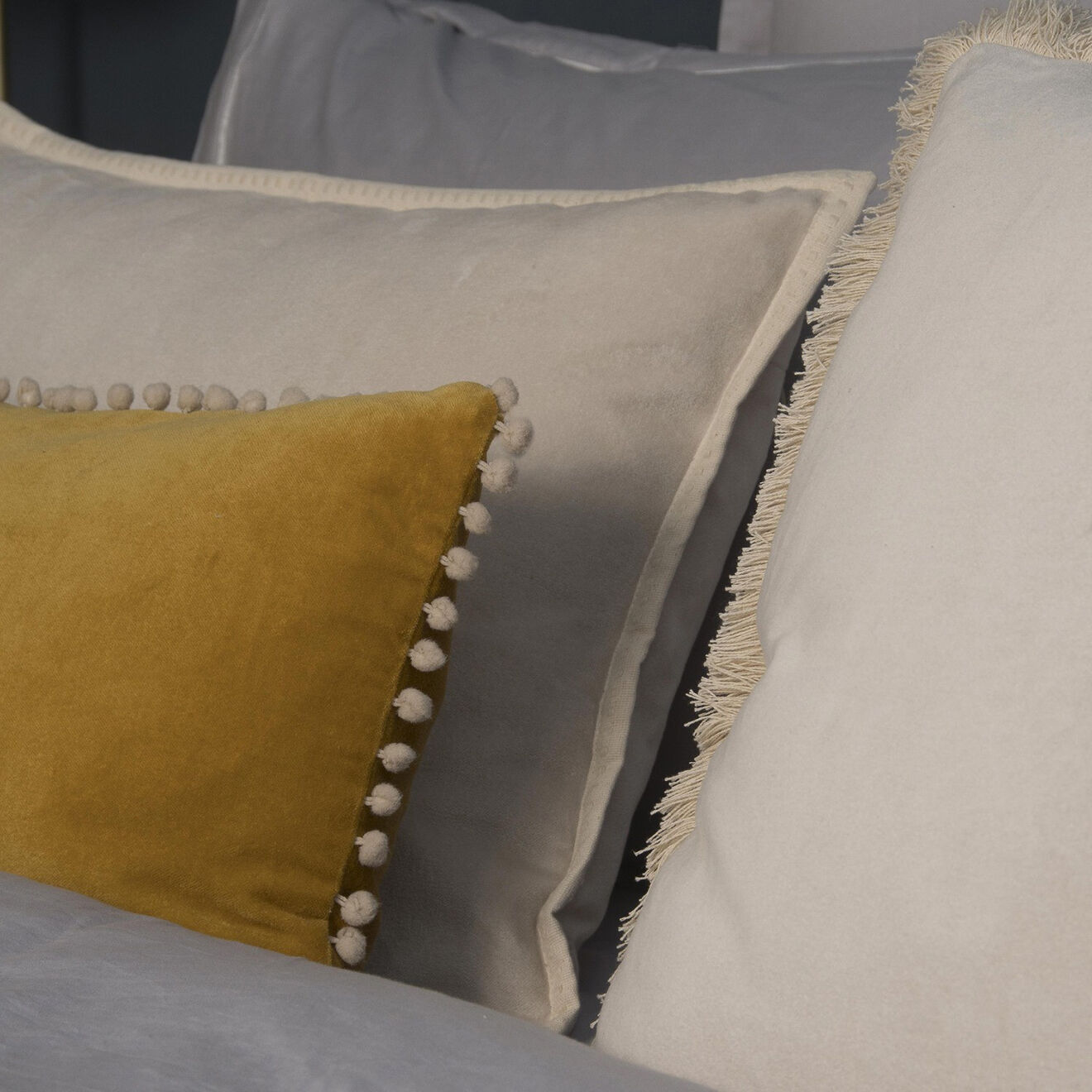 Febronie Housse de coussin velours Ella grège