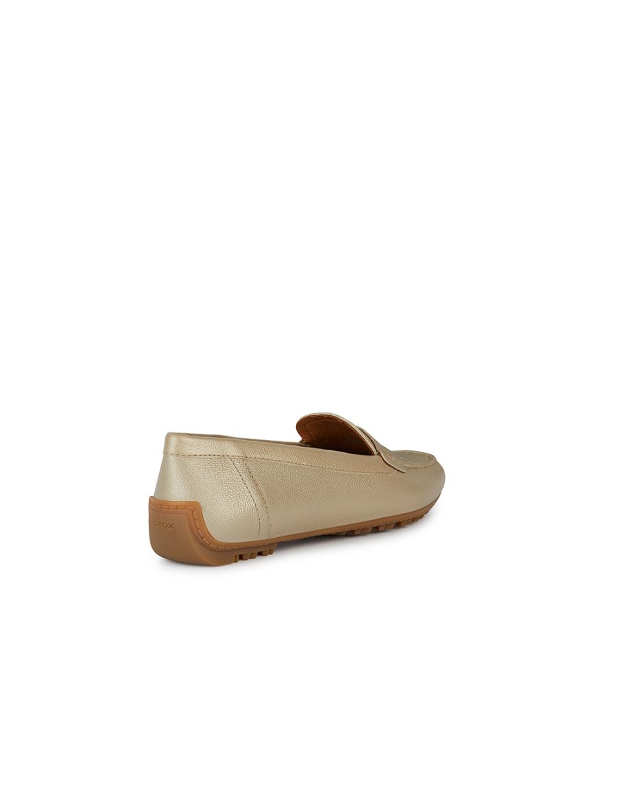 Mocassins cuir or pâle