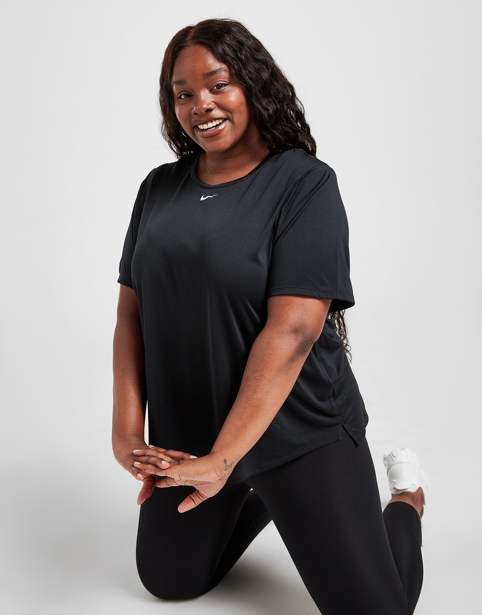 Nike Haut à manches courtes et coupe standard Nike Dri-FIT One pour Femme (grande taille)