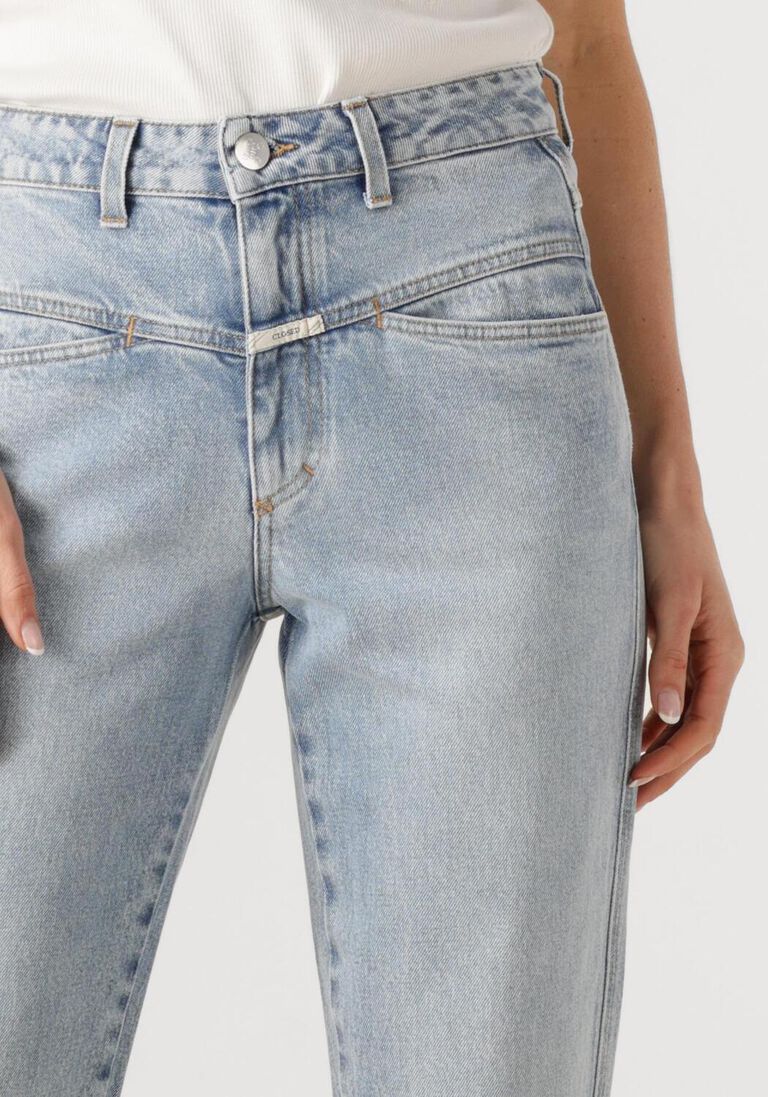 lichtblauwe closed mom jeans pedal pusher