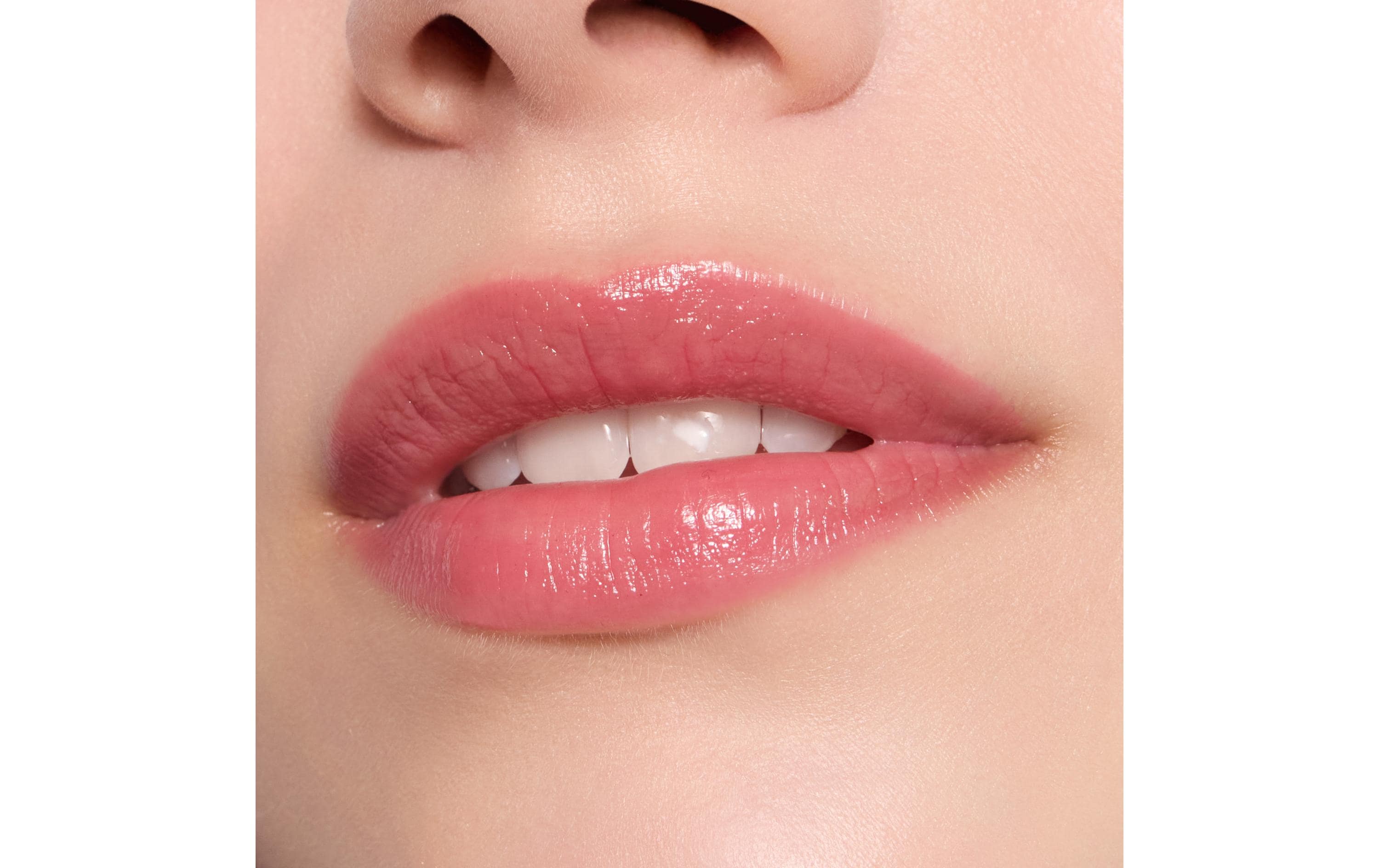 Lip Gloss Care In Colours 040 Hot TakeFarbiger Lippenbalsam in einem kühlen Rotton für glänzende Lippen
