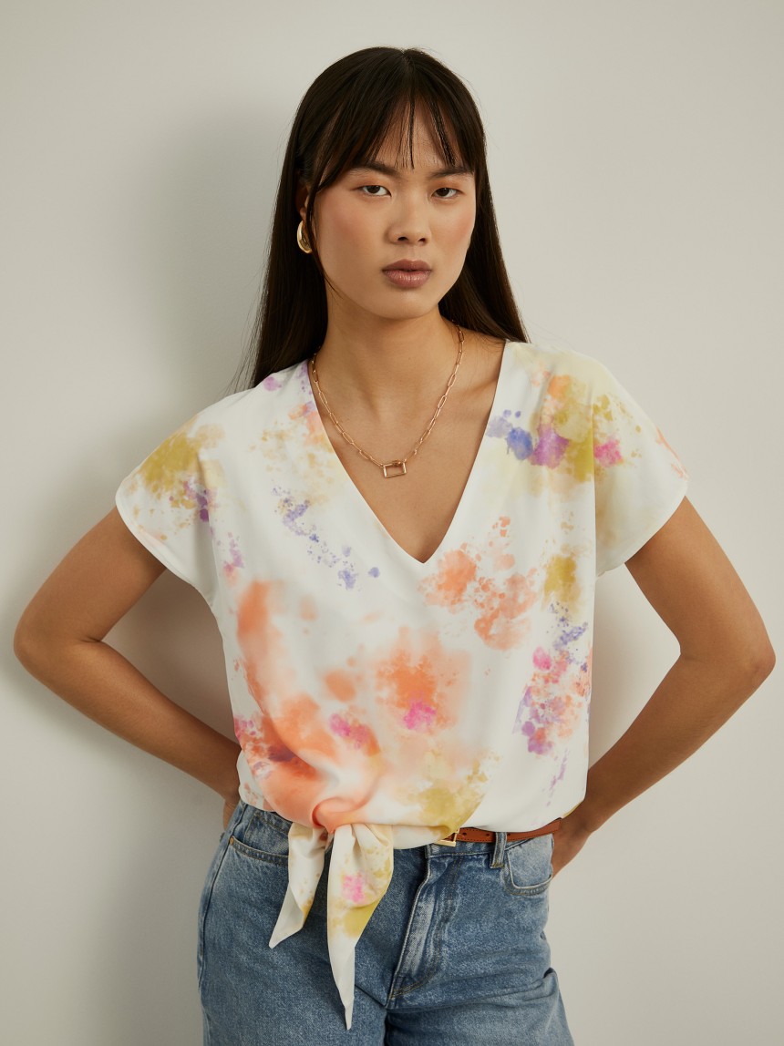 Blusa tie-dye com decote em V