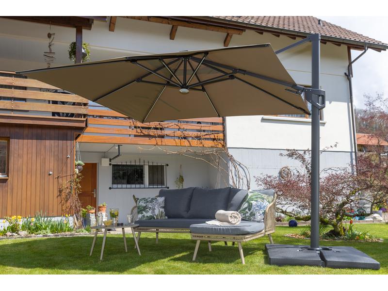 COCON Sonnenschirm mit LED, 300 x 300 cm, hängend, Taupe Eleganter Ampelschirm mit solarbetriebener LED-Beleuchtung