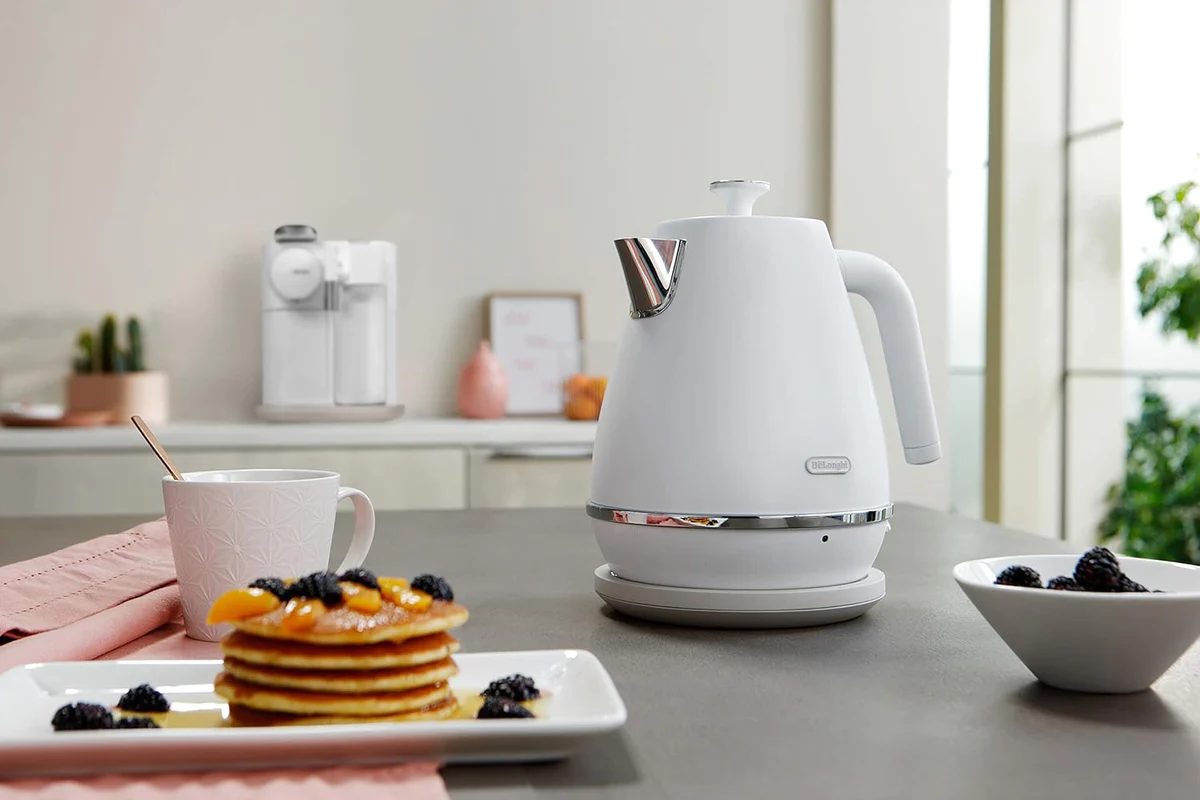 bouilloire électrique de 1,7L sans fil 2000W blanc Delonghi