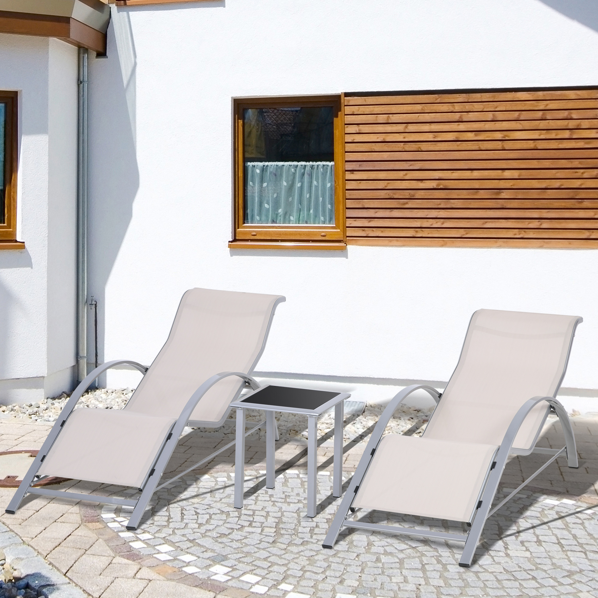 Conjunto de 2 espreguiçadeiras Outsunny para jardim, 59x169x66 cm, com mesa de centro 41x41x45 cm, apoios de braço em vidro temperado, para pátio, piscina, terraço, área externa, cor bege.