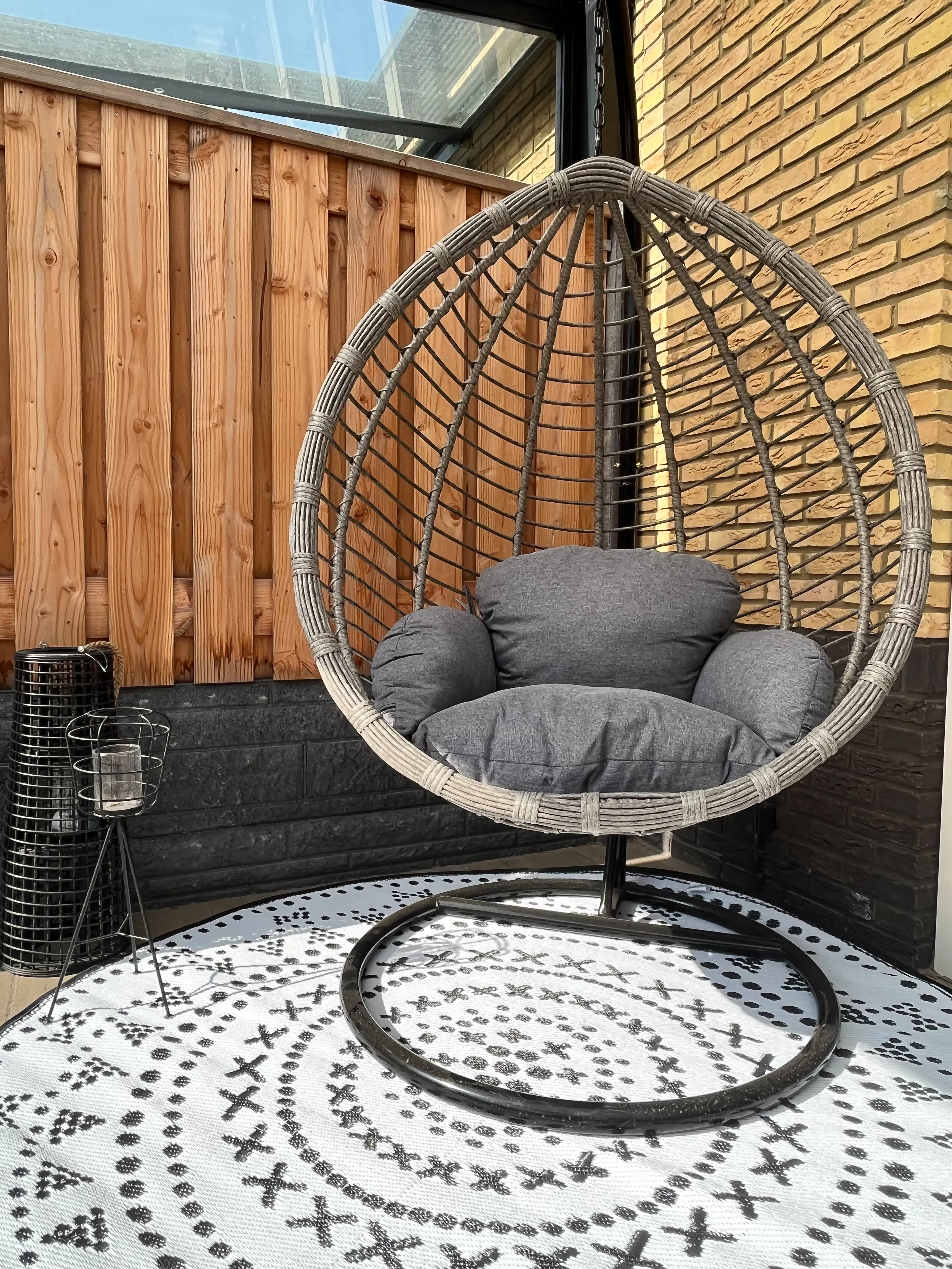 Hangstoel met standaard TOLLO PE rotan Grijs