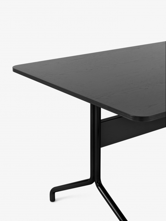 &tradition Pavilion AV24 tafel 250x110 zwart onderstel, gelakt eiken