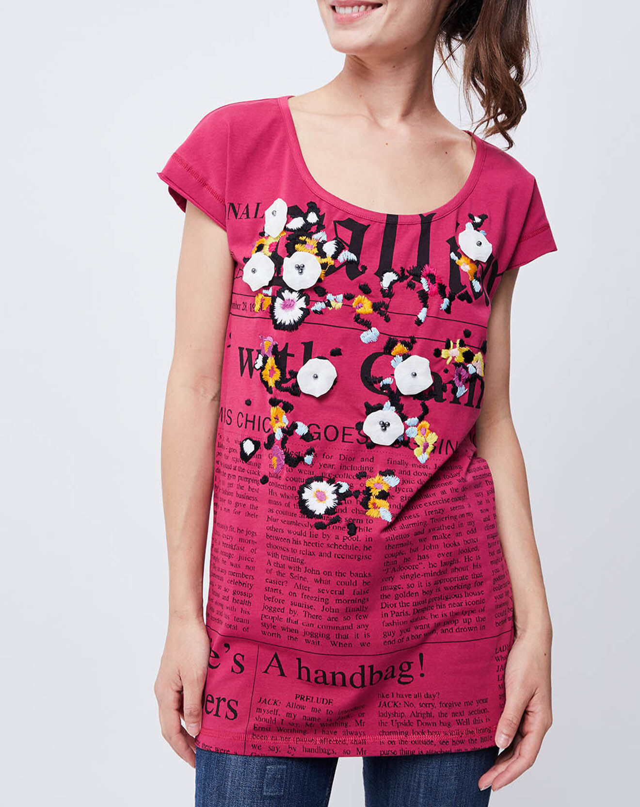 John Galliano T-Shirt imprimé Gazette avec broderie et perle rose foncé/multicolore
