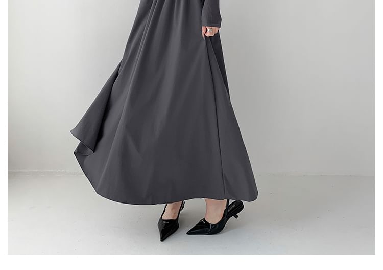 Shira - Tweekleurige maxi-A-lijnjurk met vierkante hals