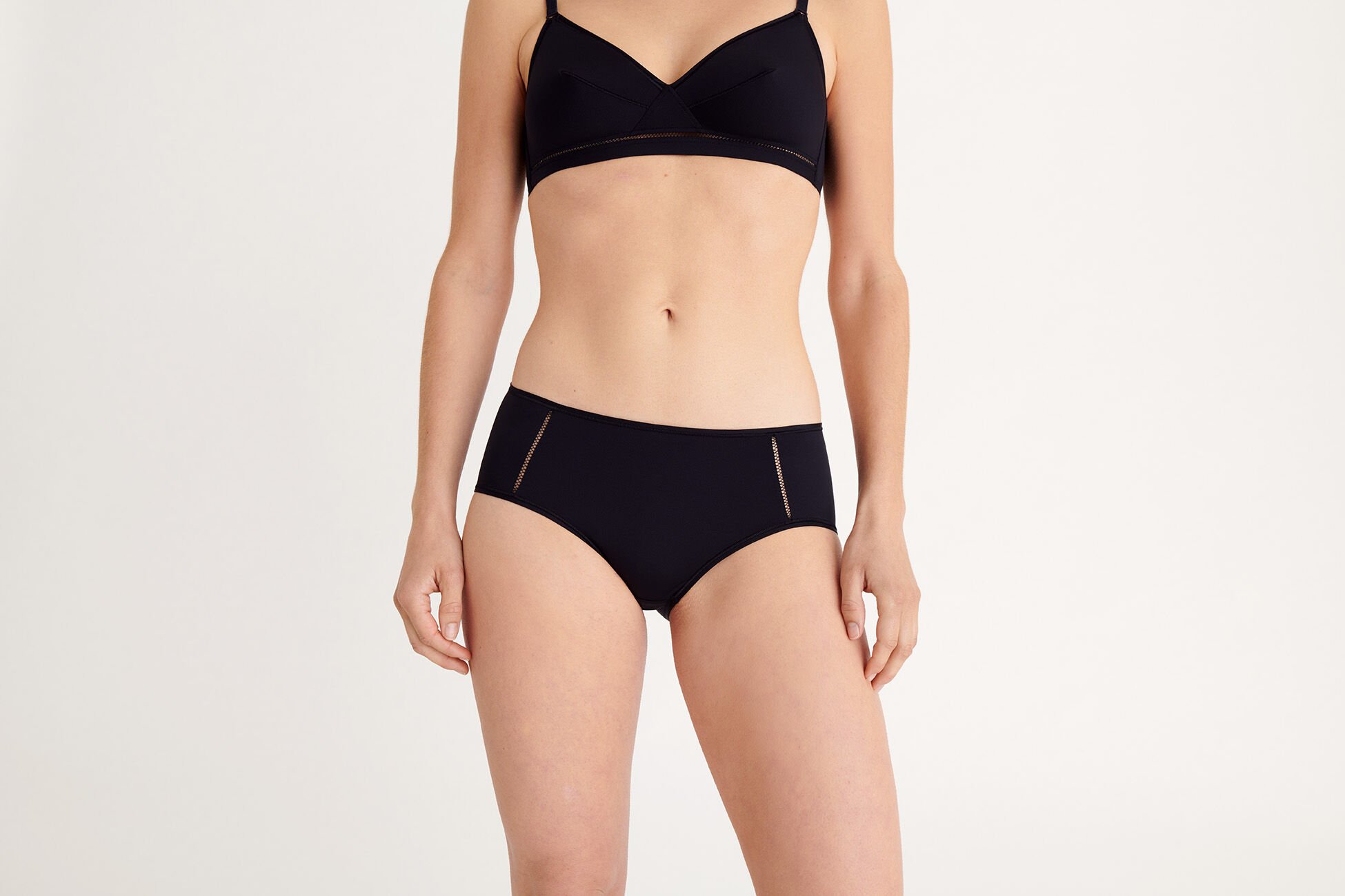 Monica soyeuse Shorty ULTRA