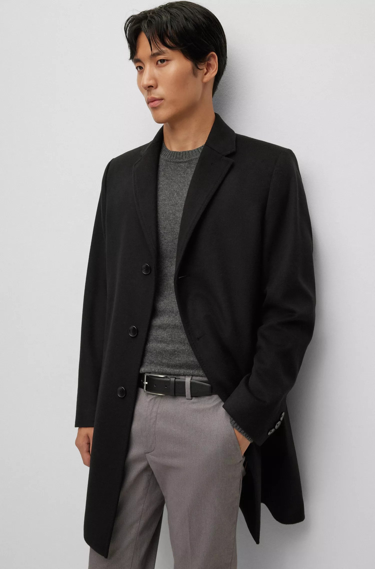 Casaco BOSS preto de corte regular em lã virgem e cashmere.