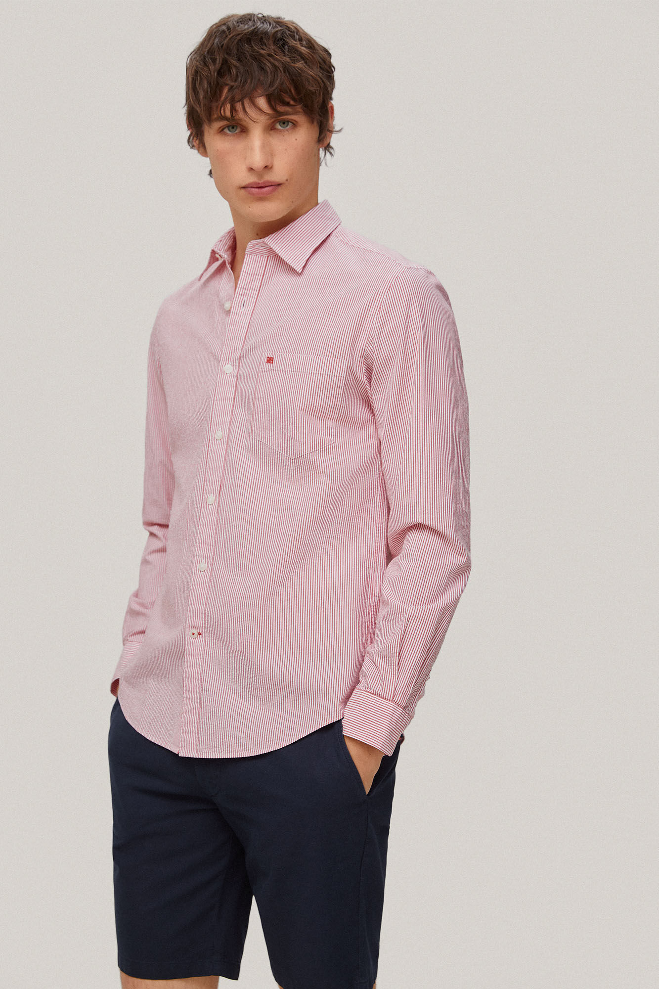 Camisa listrada de manga comprida em tecido seersucker - Coral