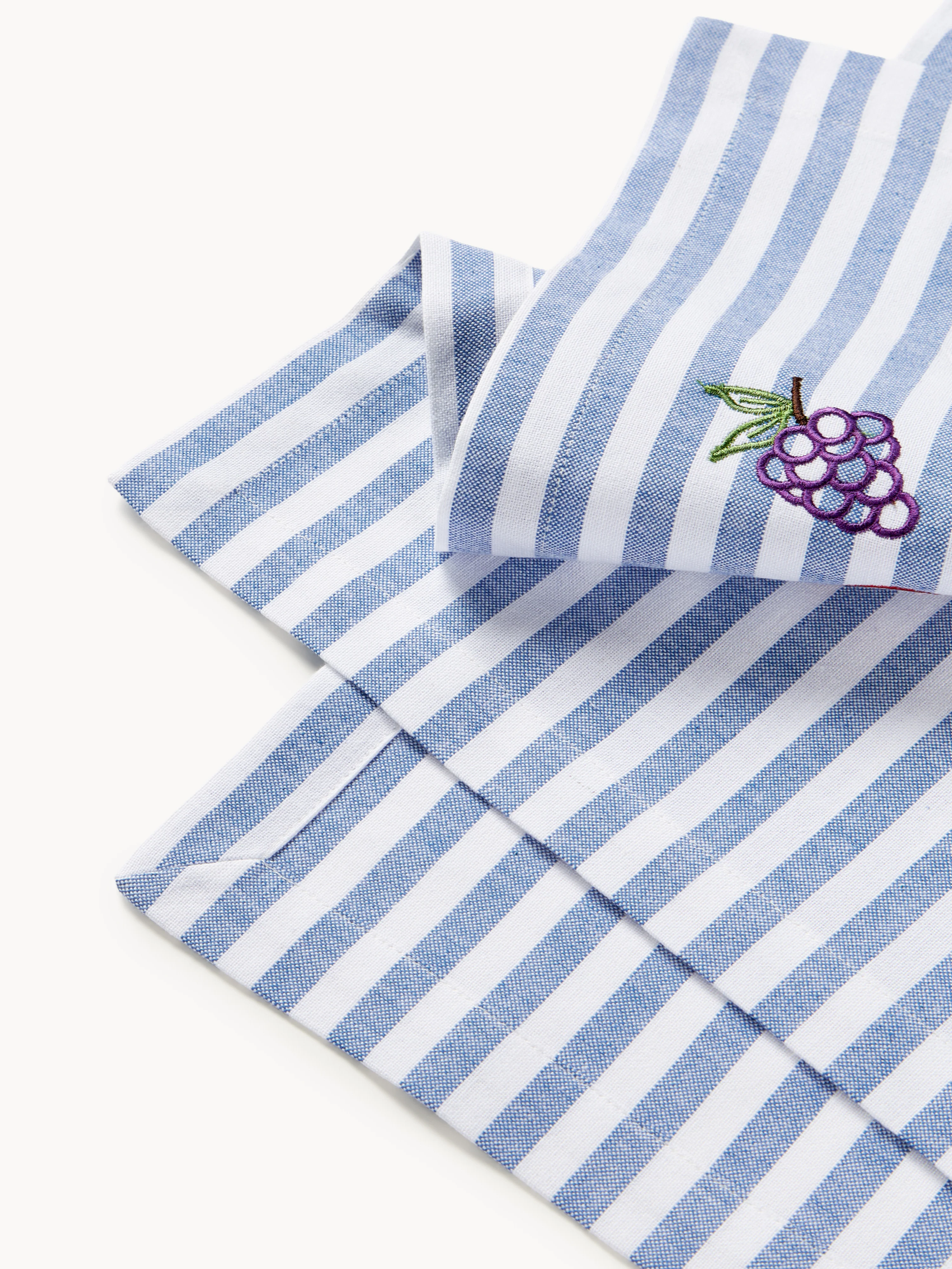 Gestreepte tafelloper Melony met geborduurde motieven