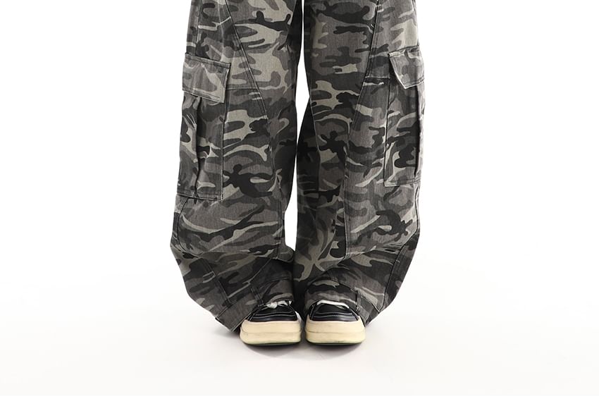 Elyou - Low Rise Camo Print Washed Wide Leg Cargo Pants