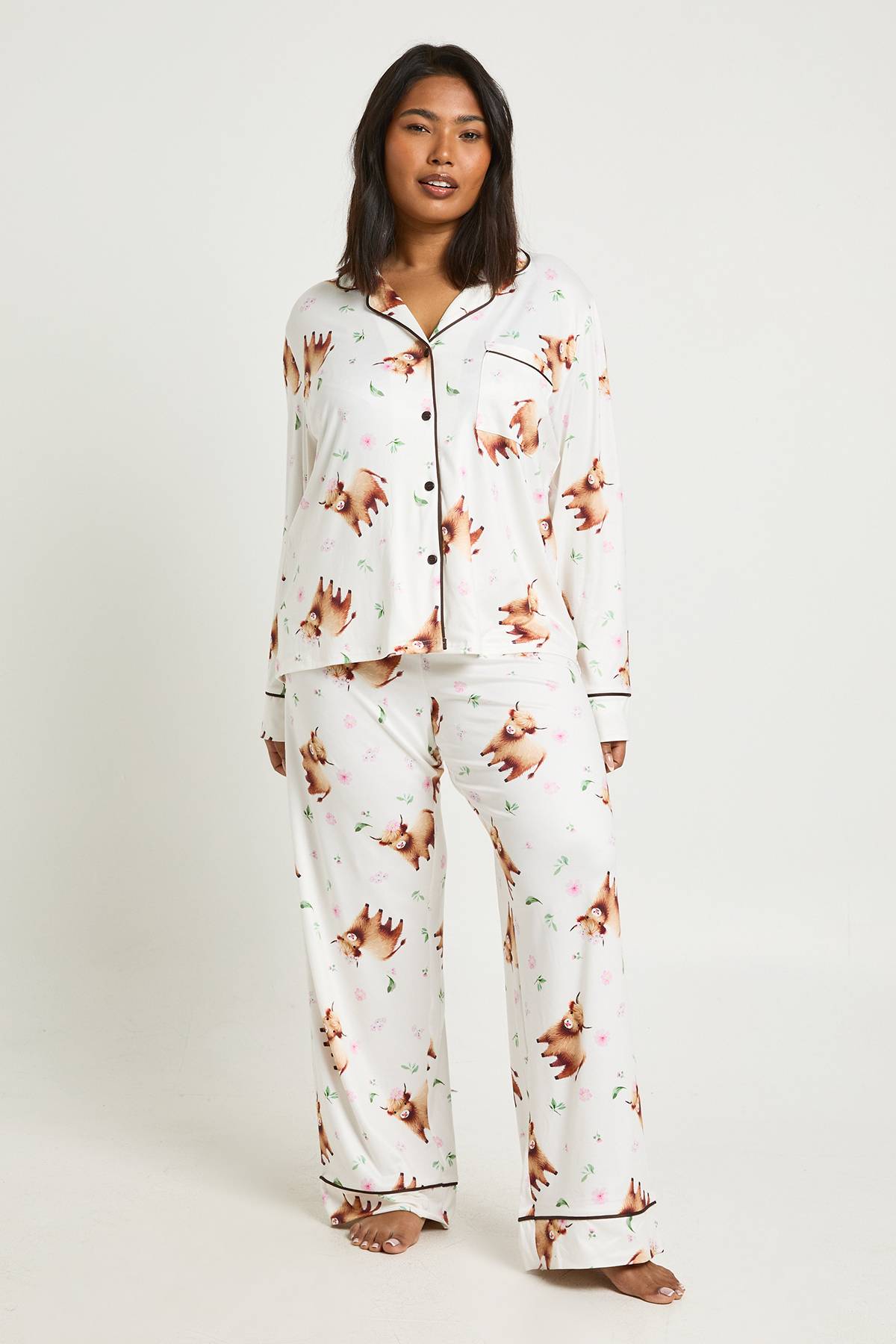 boohoo Ensemble Pyjama Grande Taille Chemise Et Pantalon À Manches Longues Imprimé Vache Highland