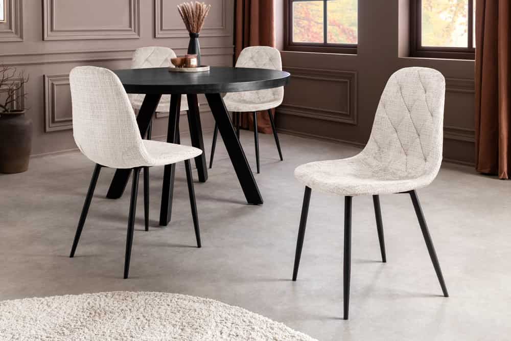 Stilvoller Stuhl GLAMM champagner beige Chenille Cremona mit Rauten-Steppung schwarz Metall