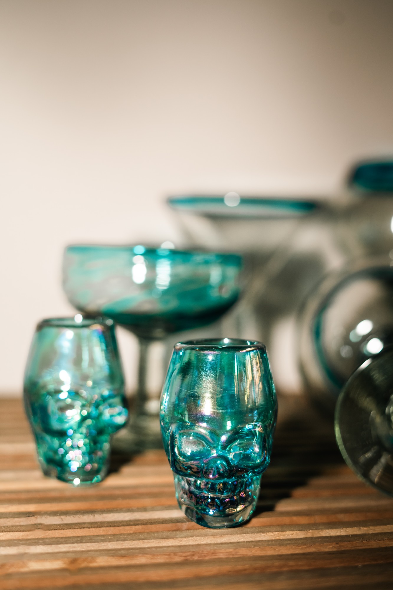 Schnapsglas 'Skull' blau, mundgeblasen, H 9 cm, B 4 cm, L 5 cm zu 11,00