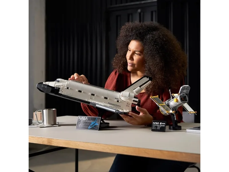 LEGO Creator Expert 10283 NASA Space Shuttle Discovery