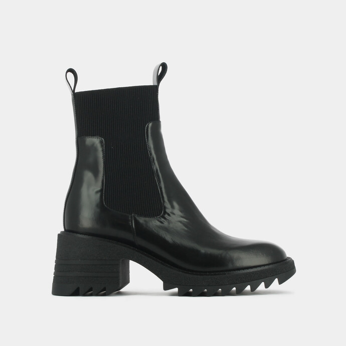 Boots à élastiques et semelles crantées  en cuir glacé noir