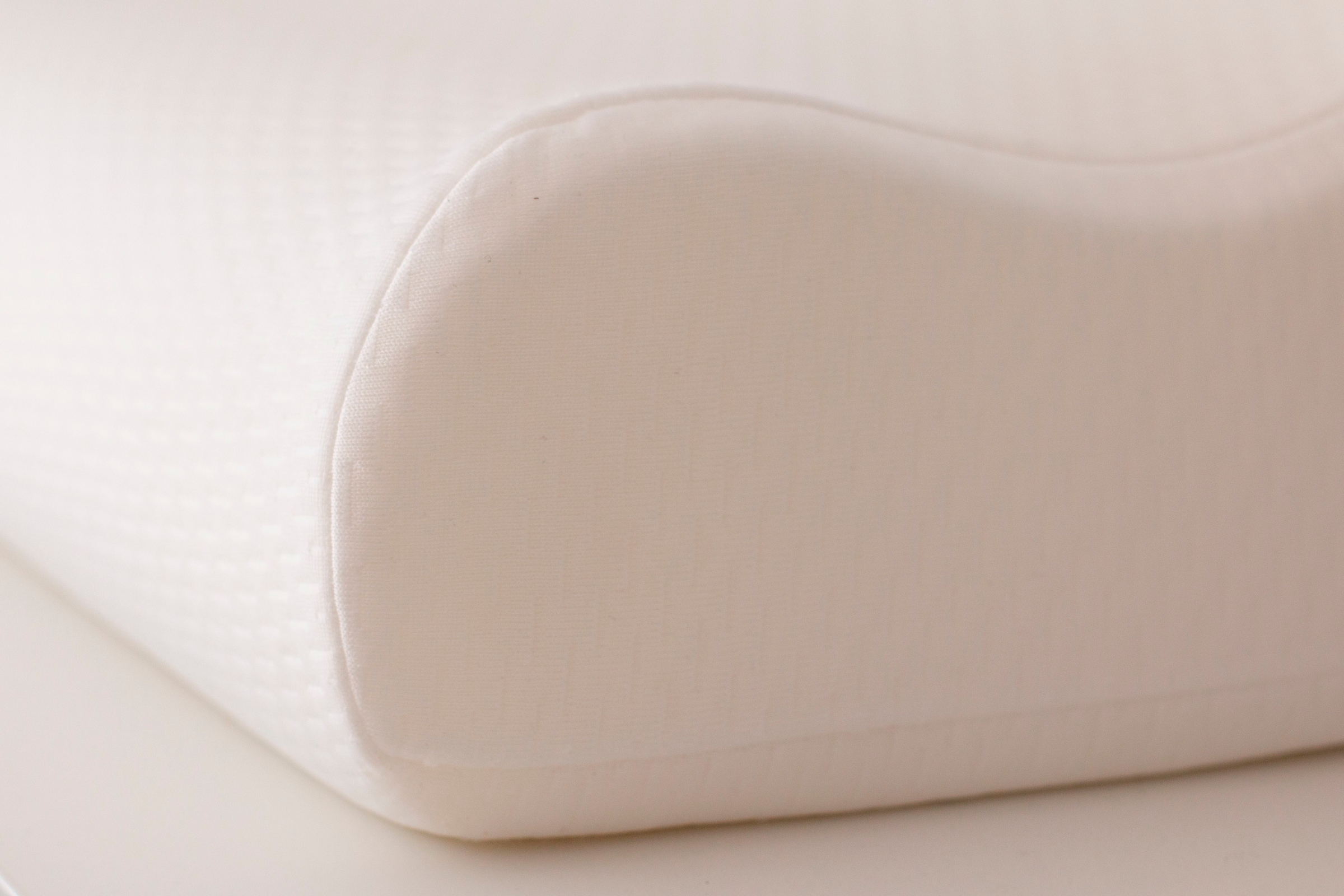 Jekatex Nackenstützkissen »Lily, Kissen ergonomisch geformt & druckentlastend« Füllung: Viscoschaum Bezug: Polyester 1 Stk. tlg. Kopfkissen in 35x60 cm, Optimaler Stützkomfort
