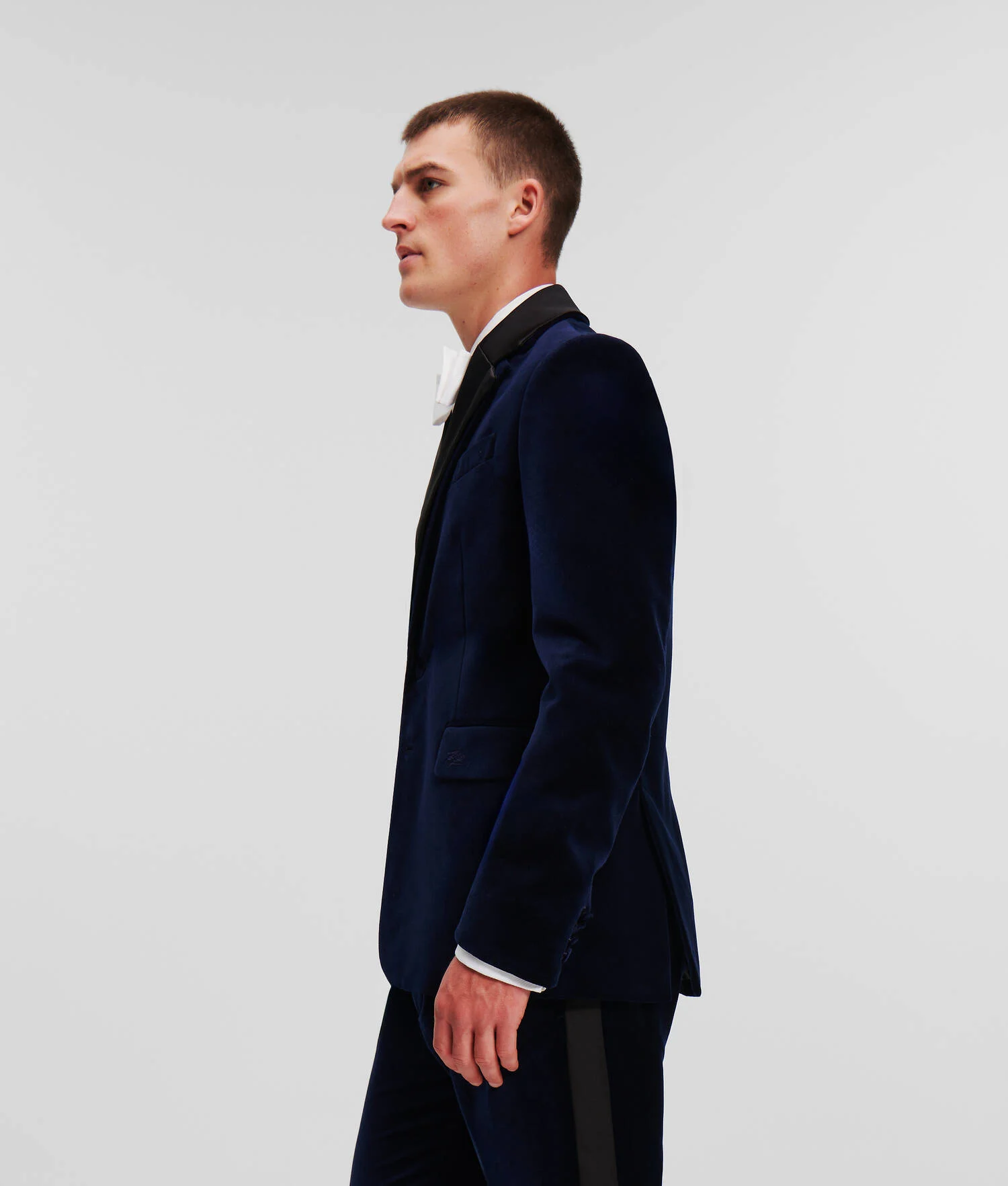 BLAZER EN VELOURS SÉLECTIONNÉ PAR HUN KIM
