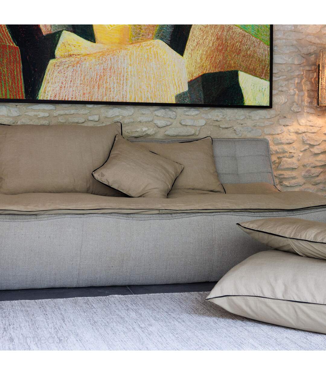 Housse de coussin PRELUDE 80x80 cm finition biais noir face en lin lavé et dos en coton lavé jaune