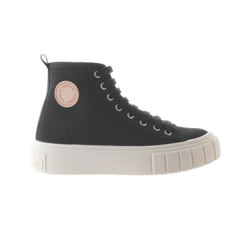 Botas de cano curto Victoria Abril em lona com detalhe emborrachado e sola grossa.