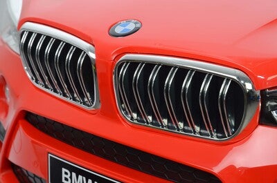 BMW XM5 Elbil, Rød