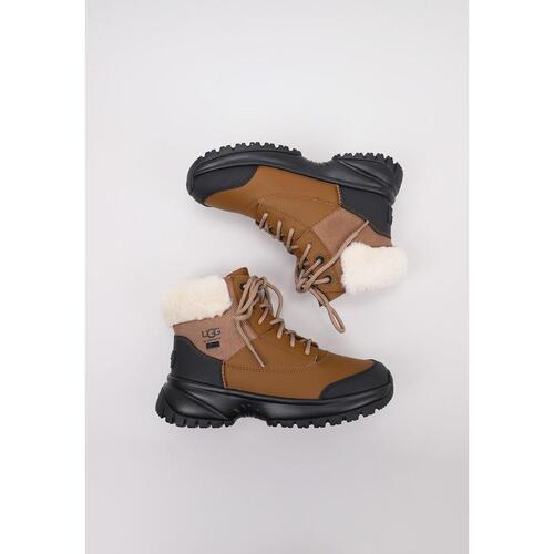 UGG - Yose Fluff V2 Marrón