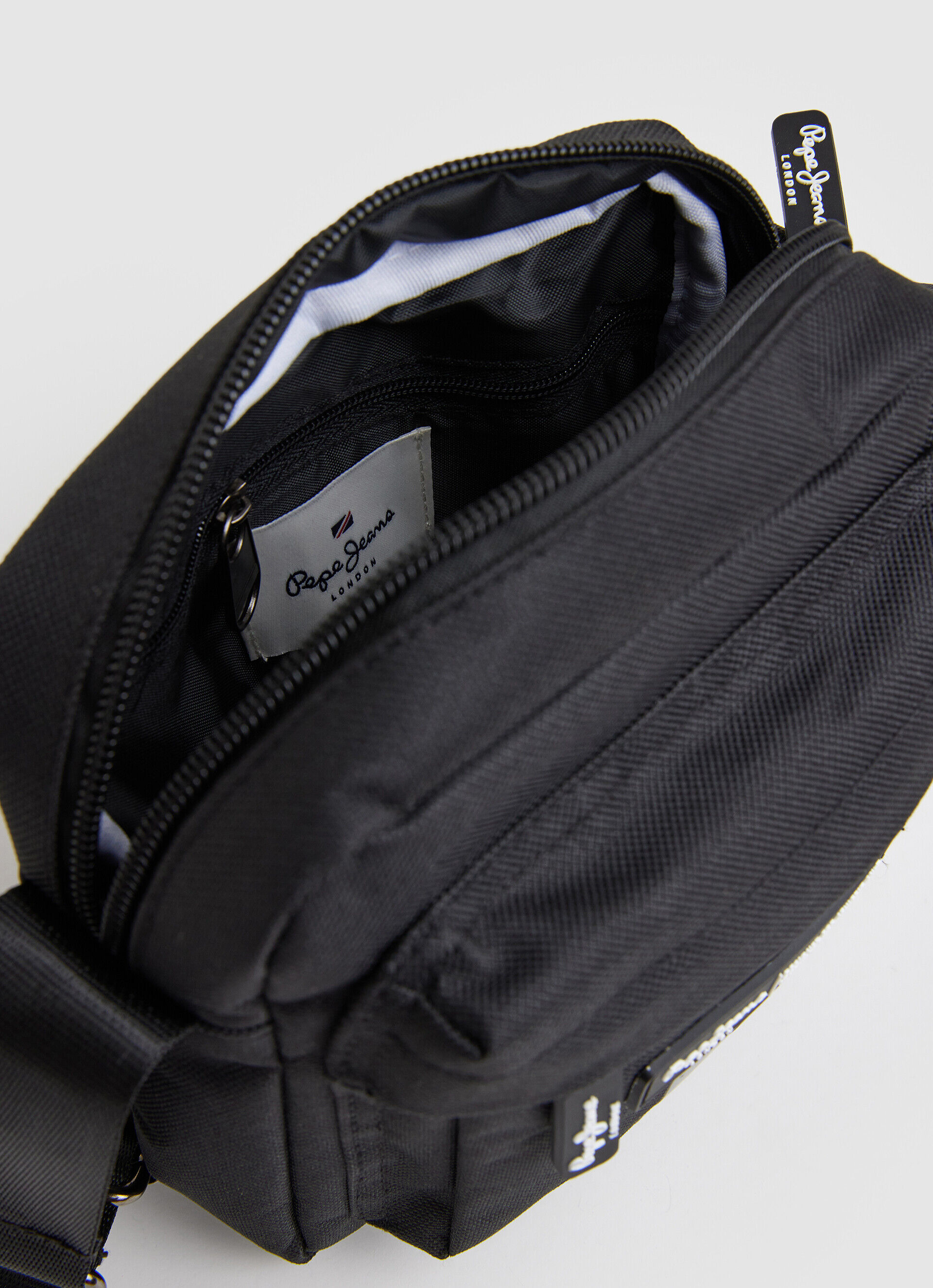 Bolsa de ombro em tecido com logotipo em relevo - preta, tamanho único