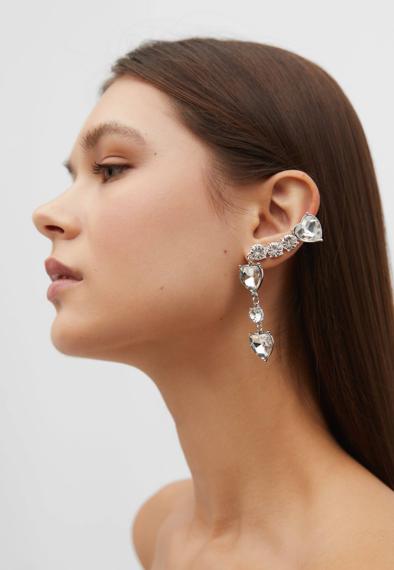 Brincos de coração com strass